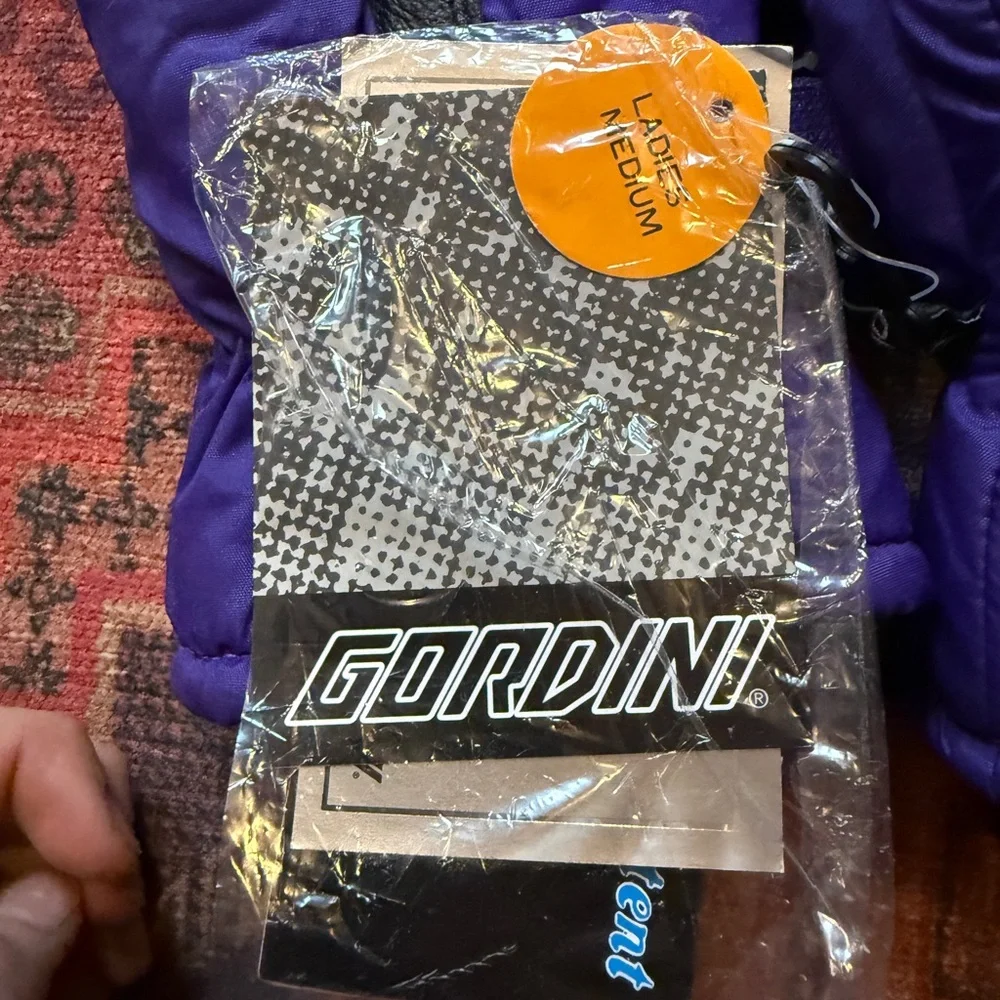NWT Vintage Gordini Women's Heattrap Mittens in 80’s 90’s Purple and Black